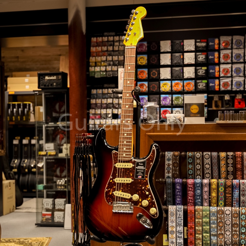 Fender American Professional II Stratocaster, Rosewood Fingerboard, 3-Color Sunburst w/case