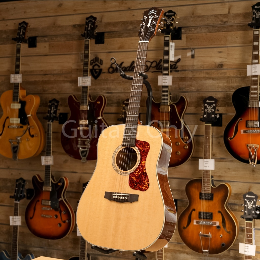 Guild D-140 NAT - solid top/back/sides - with bag