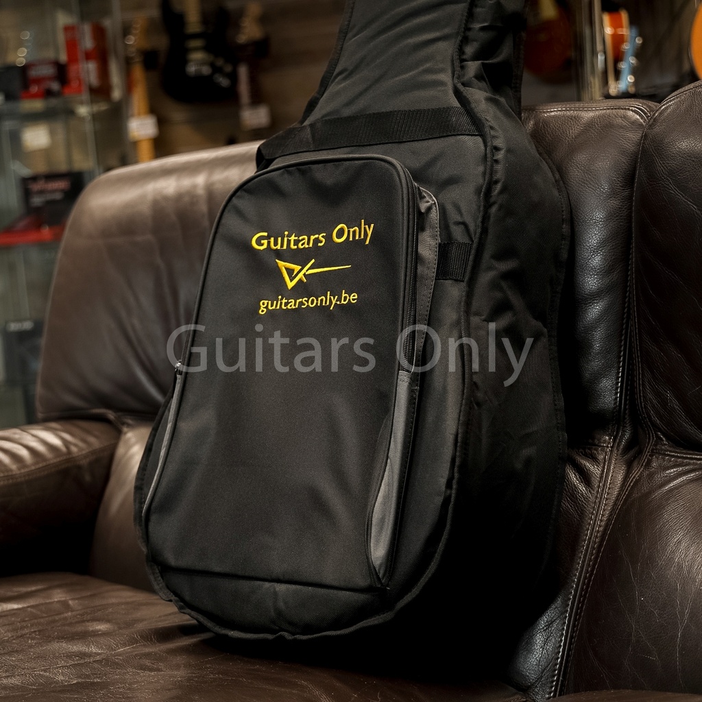 Gigbag for acoustic guitar