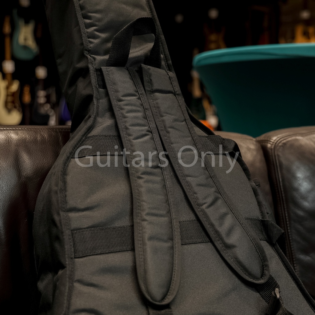 Gigbag for acoustic guitar