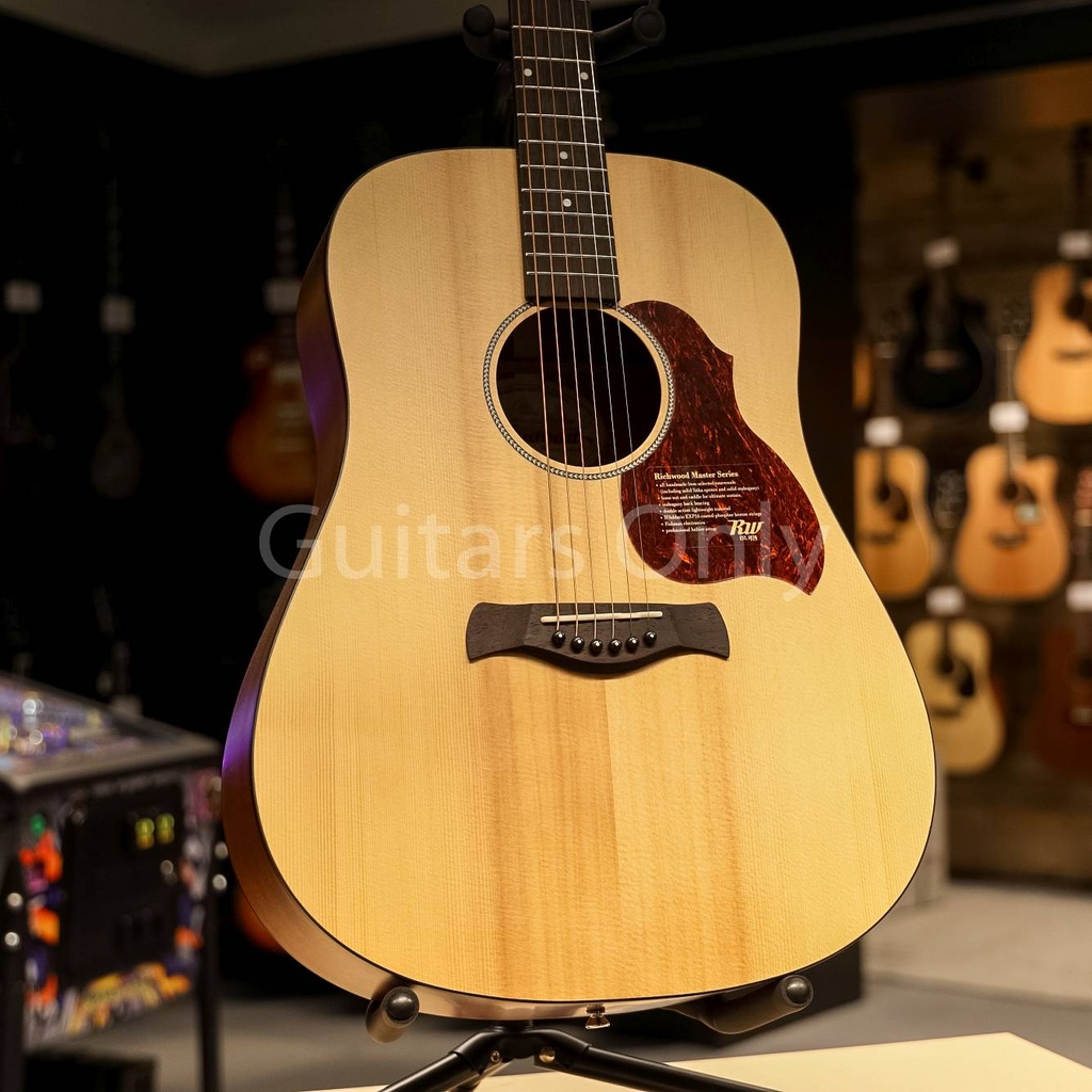 Richwood Master Series D-20 - solid spruce top