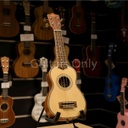 Lanikai Sopraan ukulele LKUSPST-S solid spruce top + tas