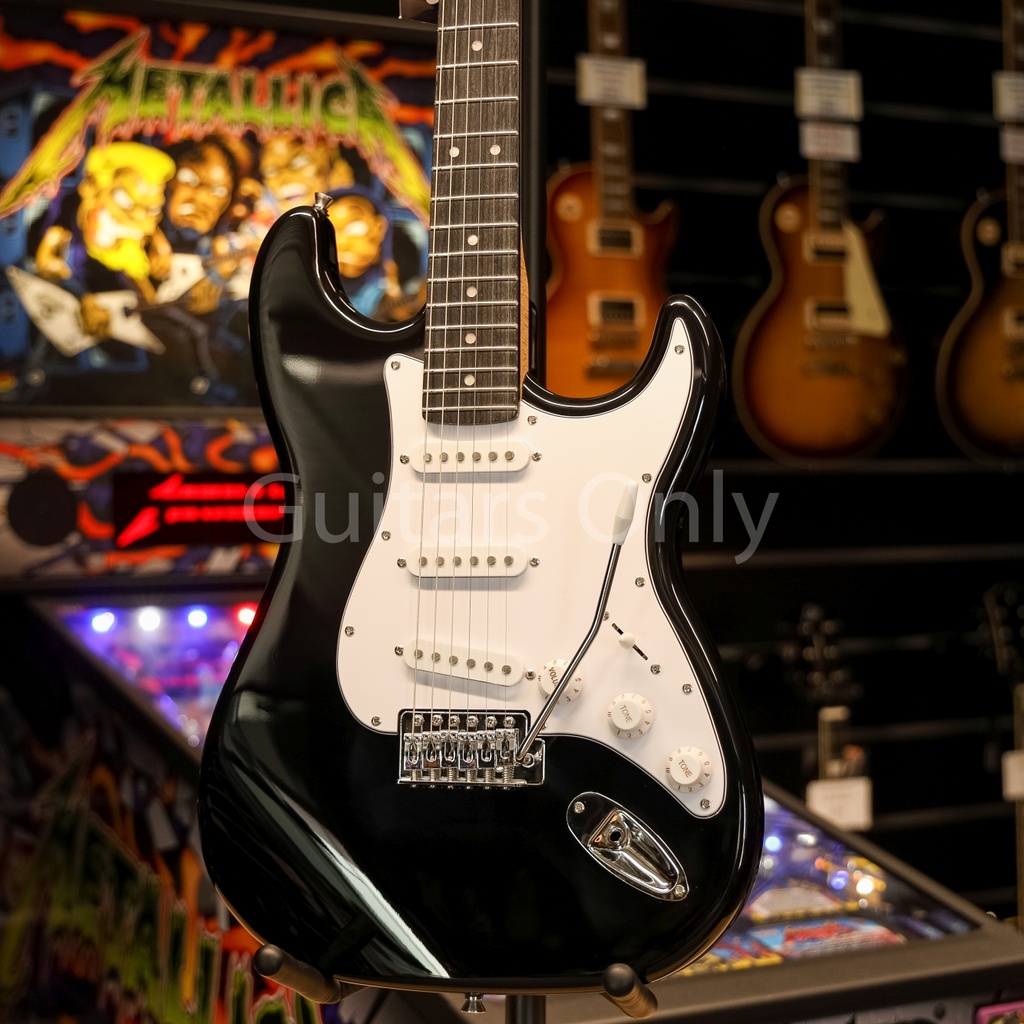 EKO S300BLK Strat Metallic Black