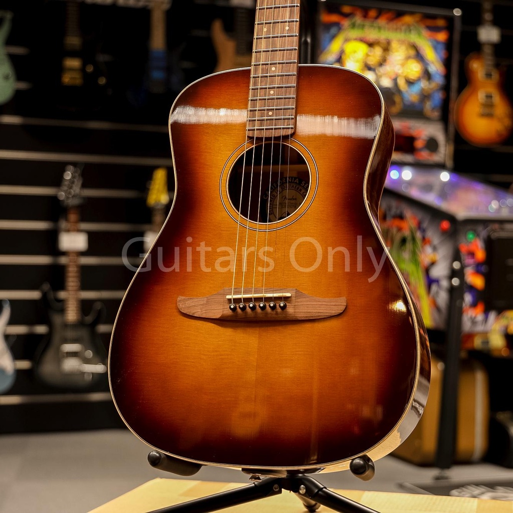 Fender All Solid MALIBU CLASSIC Pau Ferro Fingerboard Aged Cognac Burst / with deluxe gigbag