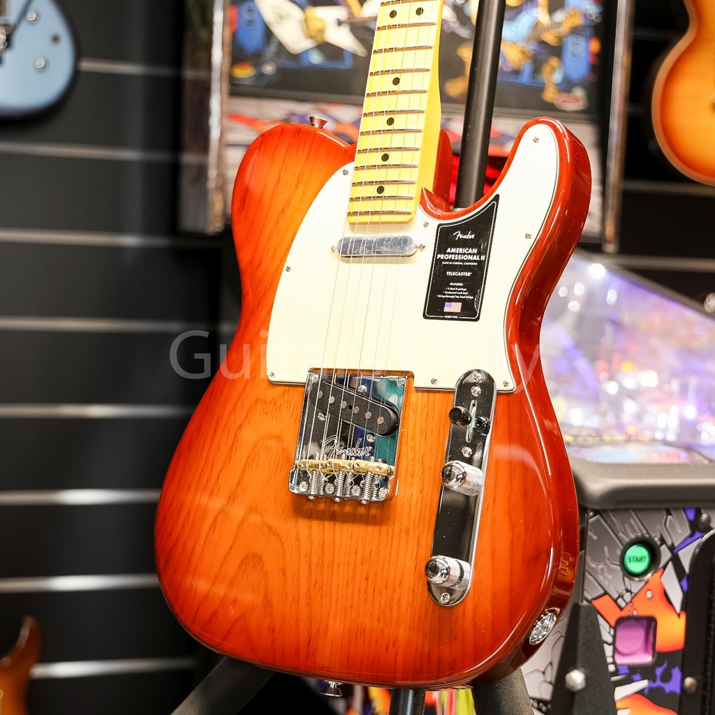 Fender  American Professional II Telecaster®, Maple Fingerboard, Sienna Sunburst w/case